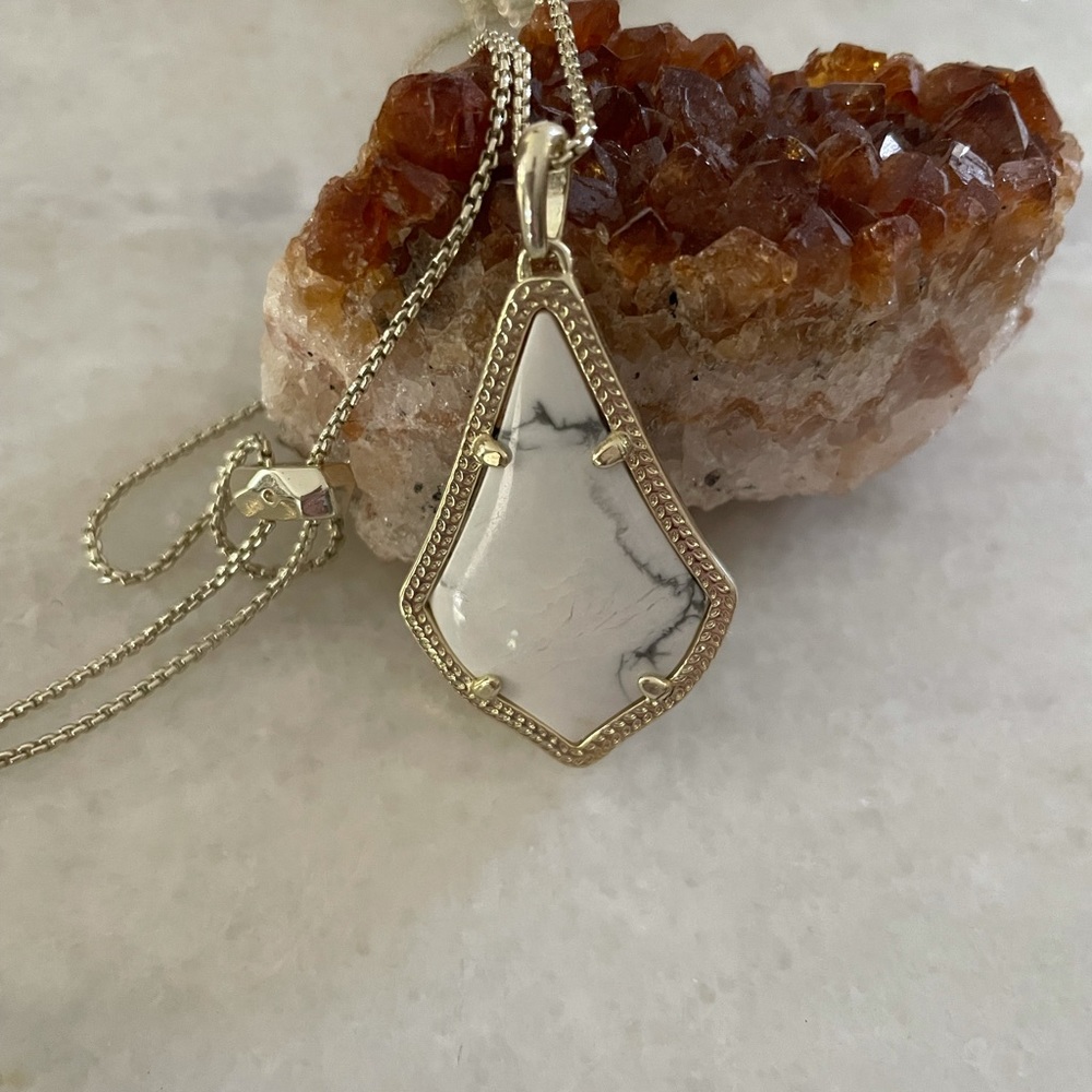 Kendra Scott adjustable necklace. Never worn.